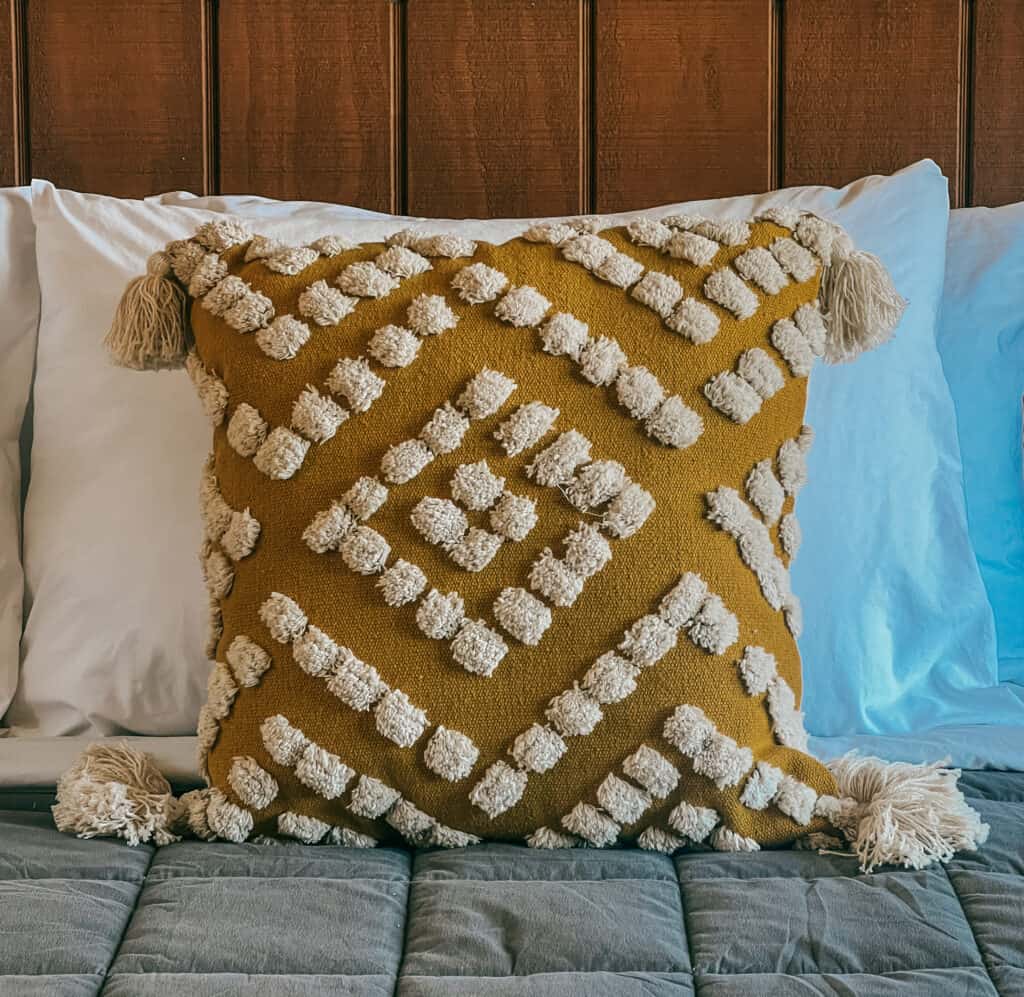 Decorative-Pillow-Cabin-Hokitika
