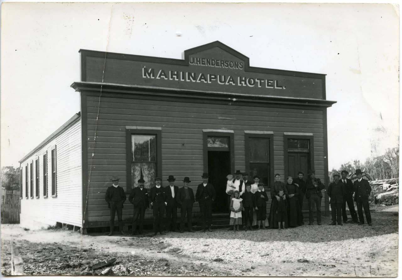 Lake Mahinapua Hotel during gold rush