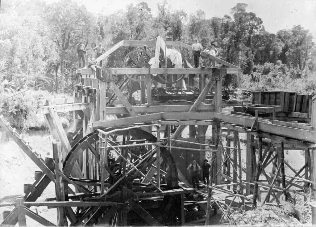 The PHILLIPS DRYLAND DREDGE operated from a railway line at Shanghai Bay from 1897 to 1902. Remnants, including a waterhole, can still be seen near the Bellbird Walk.