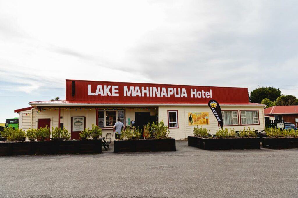 Jordan & Johanna’s Wedding at Lake Mahinapua Hotel