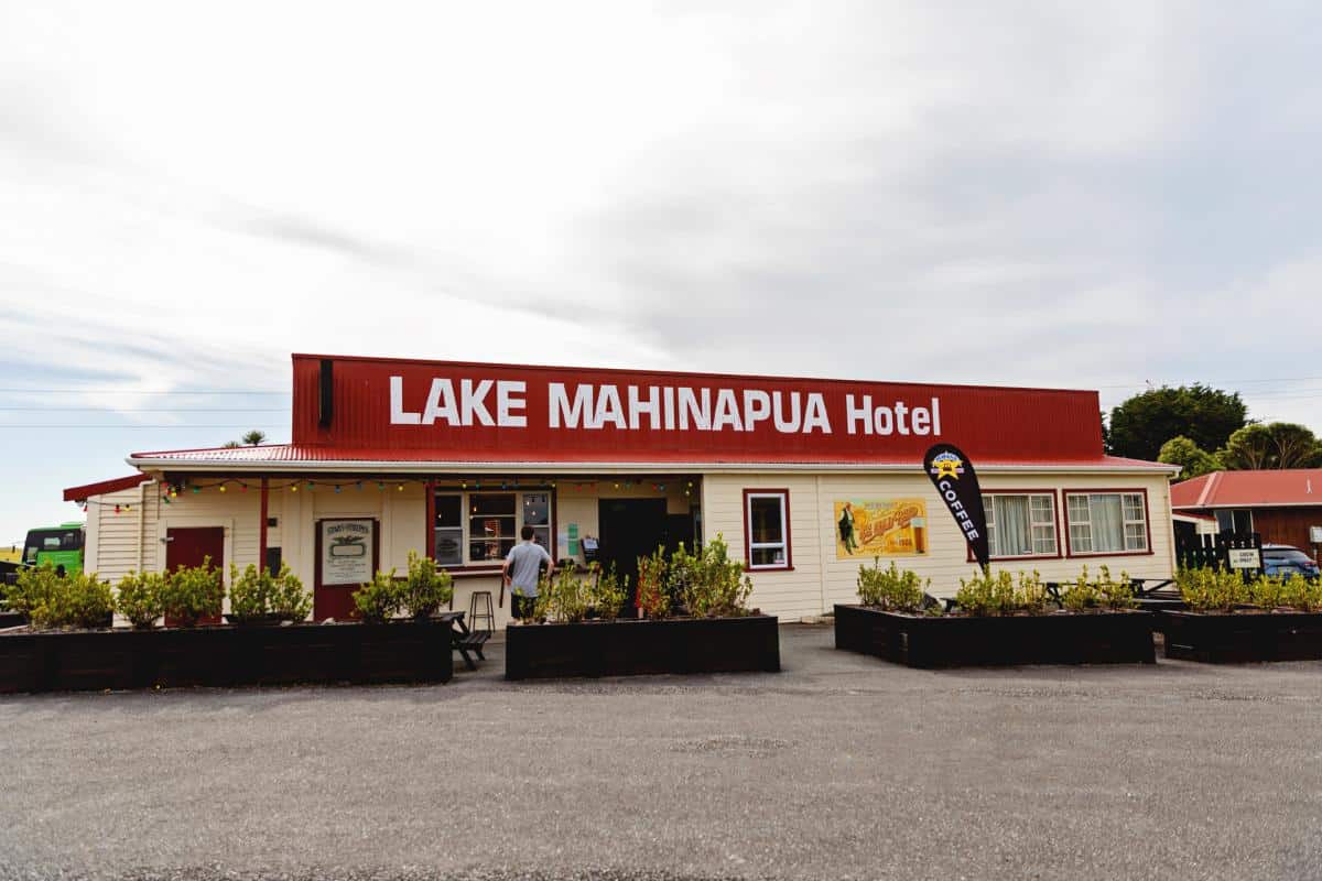 Jordan & Johanna’s Wedding at Lake Mahinapua Hotel